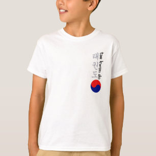 Os miúdos Tae Kwon fazem a camisa