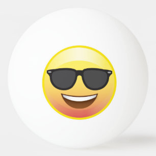 Os óculos de sol felizes Emoji enfrentam a bola d