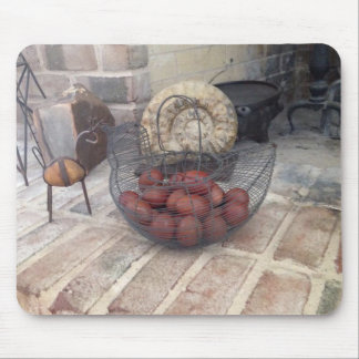 Ovos realísticos de Marans na cesta Mousepad