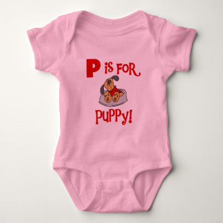 P é para o camiseta e os presentes do filhote de