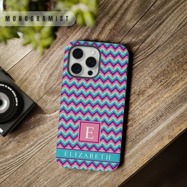 Padrão de Gavão Púrpura Cor-de-Rosa Personalizável (Customizable Pink Blue Purple Chevron Pattern iPhone Case)