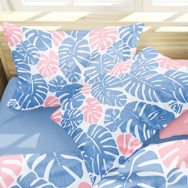 Padrão Simples e Abstrato Mostera Rosa e Azul (Introducing a modern and abstract pillow case featuring a bold botanical leave pattern.)
