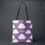 Padrões de Nuvens Brancas - Tote Bag Púrpura Perso<br><div class="desc">Padrões de Nuvens Brancas - Saco de Tota Roxo Personalizado. Bonita e branca por toda a bolsa de impressão tote apresentava nuvens brancas sobre fundo roxo. Esta bolsa de tote pode ser personalizada,  perfeita como um chá de fraldas a favor das bolsas ou como um presente.</div>