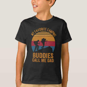 pai e filho acampando na camisa