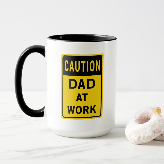 Pai na caneca de café do trabalho (Com Donut)