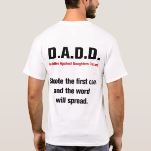 Pais contra as filhas que datam a camisa