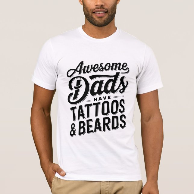 Pais Incríveis Têm Tatuagens E Barbas Uma T-shirt  (Frente)