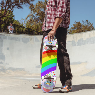 Palhaço de pinguim adorável e skate arco-íris