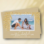 Palm Fronte O Cartão De Férias De Natal<br><div class="desc">Frentes de palma brilhantes douradas brilhantes destacam sua foto favorita nessas Cartões de foto de Natal de feriado. "É uma vida maravilhosa", ou qualquer saudação que você escolhe, e seus nomes embaixo em letra chic. MUDE o ditado, altere as fontes, as cores da fonte, até a cor do plano de...</div>