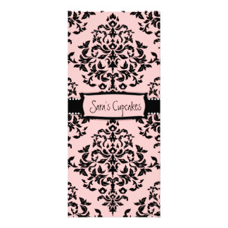 Panfleto Liquorice cor-de-rosa doce da cereja sobre o bolo