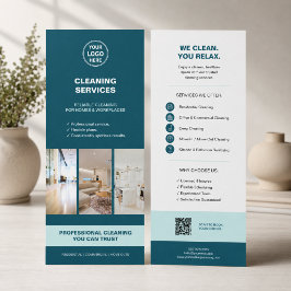 Panfleto Serviços Modernos de Limpeza Teal com QR