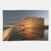 Castelo de Paphos e reflexões no pôr do sol