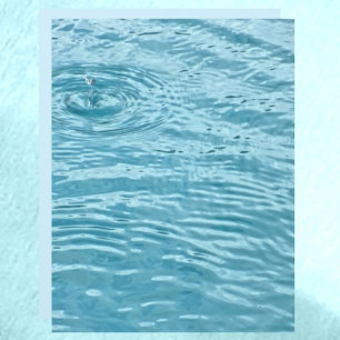 Papel-cartilha de chuva pálida azul ondulando água