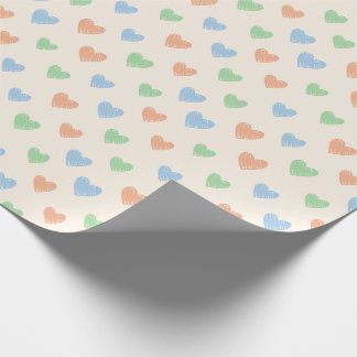 Papel de embrulho com padrão de coração desenhado