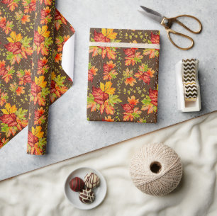 Papel de embrulho com padrão de folhas de bordo ou
