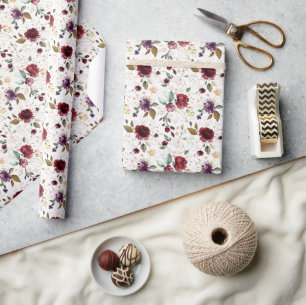 Papel de embrulho com padrão floral em vinho doura