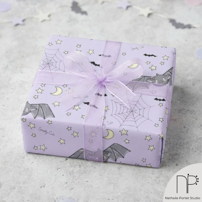 Papel de embrulho de Halloween com morcegos fofos  (Hand-drawn baby bat star moon pastel purple Halloween wrapping paper unique gift wrap)