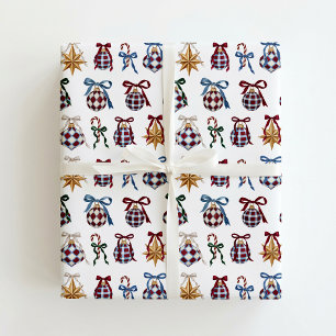 Papel de embrulho de Natal com bolas de Natal no p