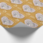 Papel De Presente 75.º aniversário de casamento - quebra-foto dos pa<br><div class="desc">75.º aniversário de casamento embrulhando papel em tons ouro amarelos. Personalize este artigo de aniversário com sua própria foto, seu nome de pai e ano de aniversário. Atualmente lê Para um incrível aniversário de casamento feliz de Mãe e Pai 75 anos. Belo efeito de ouro líquido com diamantes em forma...</div>