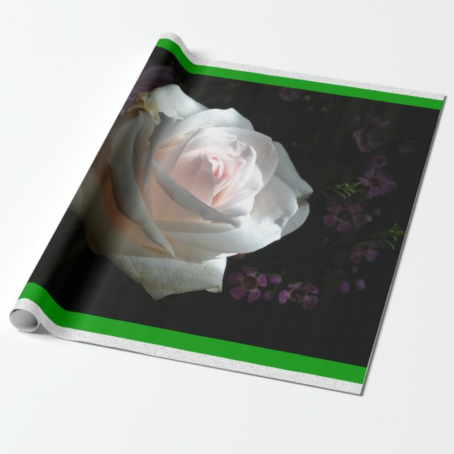Papel De Presente A Rosa Branca - (Desenrolado)