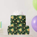 Papel De Presente Amarelo Verde Floral Deixa Chá de panela de Aniver<br><div class="desc">Folhas florais e verdes amarelas embrulhando papel para aniversário,  chás de panela,  ou qualquer presente para ela.</div>
