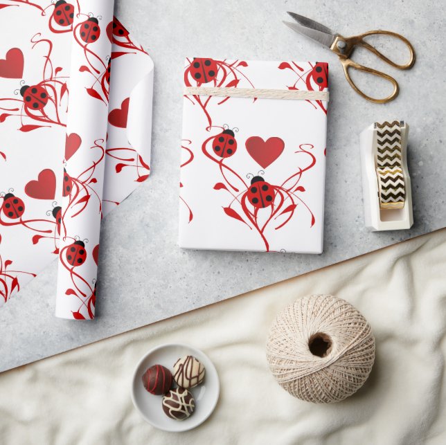 Papel De Presente Amo Joaninhas e Corações  (Artesanato)