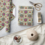 Papel De Presente Anéis entrelaçados incrivelmente Elegantes Que Arr<br><div class="desc">Celebre o amor e o compromisso com este embrulho maravilhoso de presente de casamento, com elegantes motivos florais e dois anéis de ouro entrelaçados no coração da design. Tonalidades de joias vibrantes, incluindo fuchsia, azul de cobalto, amarelo-ouro e verde, criam um olhar ousado e sofisticado que é perfeito para embrulhar...</div>