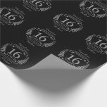 Papel De Presente Aniversário de casamento tradicional de prata 16 a<br><div class="desc">Uma design para celebrar 16 anos de casamento. Este design tem uma cinza / prata (a cor tradicional), design de louros colorida sobre um fundo preto. Silverware é o presente tradicional para esta ocasião. O texto diz Silver 16 anos de aniversário. Uma design romântica para celebrar o seu 16.º ano...</div>