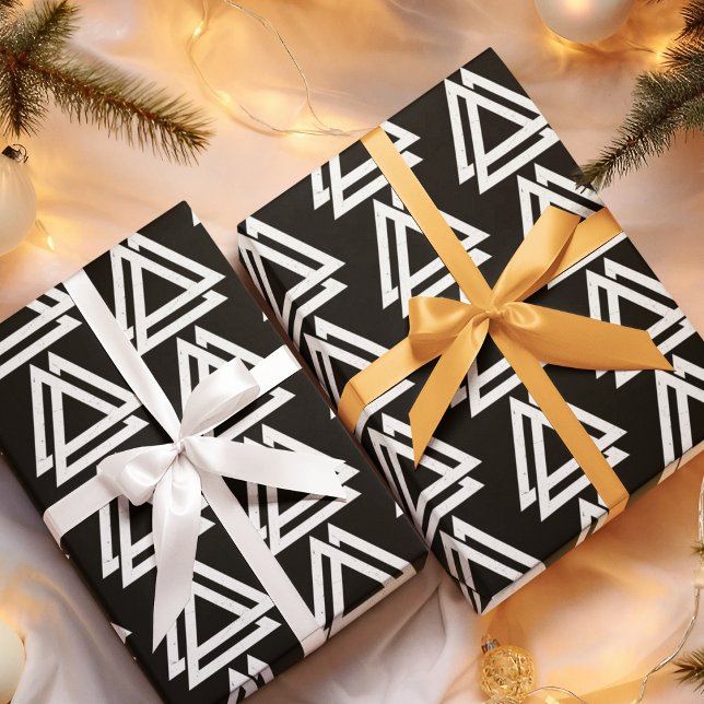 Papel De Presente Arte de Triângulo Viking (make your gifts stand out with elegant and versatile black and white wrapping paper.)