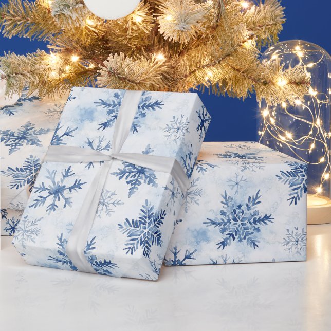 Papel De Presente Árvores de Natal Azuis Brancas Pinheiros Flocos de (Feriados)