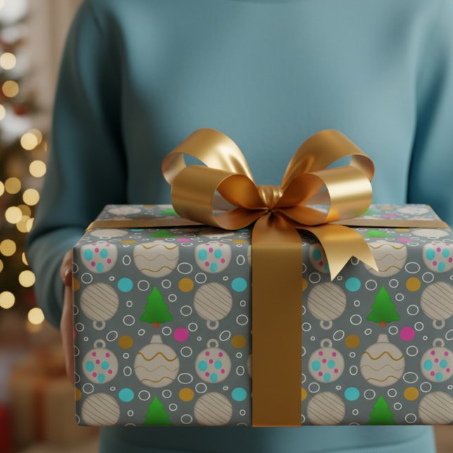 Papel De Presente Árvores de Natal Ilustradas & Enfeites Fofos (Add a scandi inspired look to your Christmas season with this nontraditional wrapping paper)