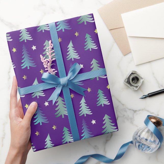 Papel De Presente Árvores elegantes e estrelas delicadas Natal roxo (Presentear)