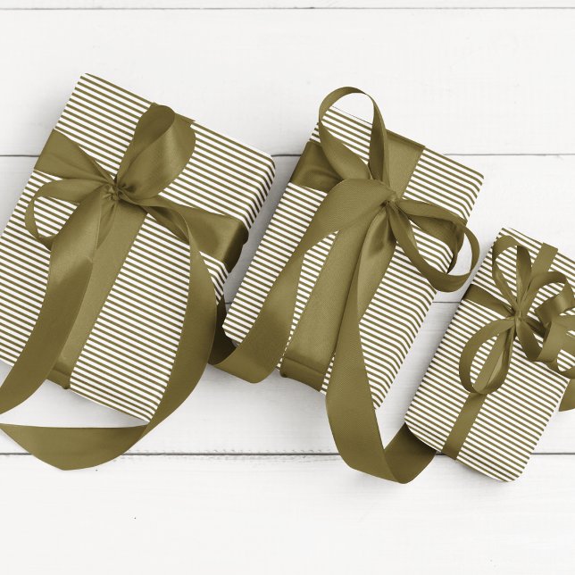 Papel De Presente Azeite Elegante Verde e Espinha Branca em Stripe (Elegant Striped Olive Green and White Wrapping Paper. Chic Fall Color, Ideal for Autumn Birthday)