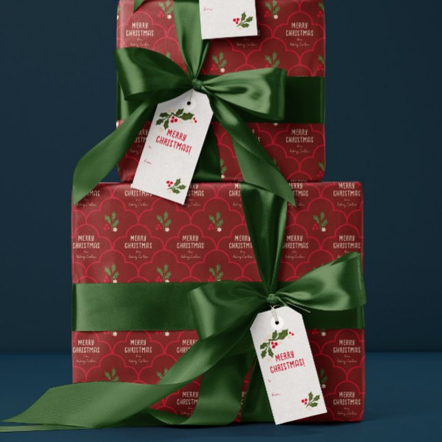 Papel De Presente Azulejo Vermelho Escuro Scallop Prigs de Natal (deep burgundy red custom text Christmas holiday gift wrapping paper with holly red scallop pattern)