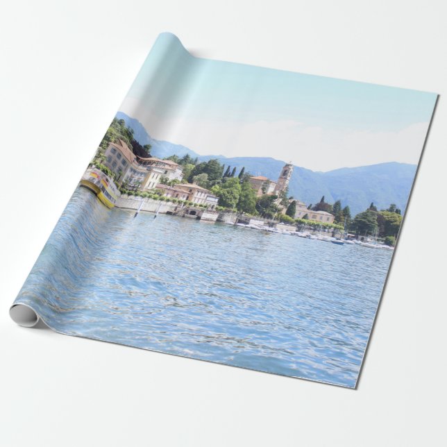 PAPEL DE PRESENTE BARCO AMARELO ENCAIXADO PERTO DA CONSTRUÇÃO (Desenrolado)