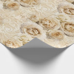 Papel De Presente Beige Heirloom Rosas com Damask<br><div class="desc">Um elegante design floral com rosas cor bege neutro em cobrir de fundo úmidos  este papel de embalagem.  Perfeito para Casamentos ou outras ocasiões especiais.</div>