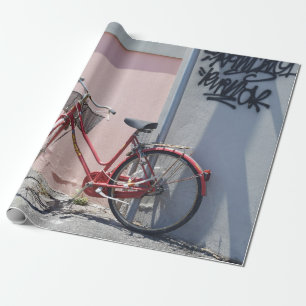 PAPEL DE PRESENTE BICICLETA DE VIAGEM AO TRABALHO VERMELHA NA ESTRAD