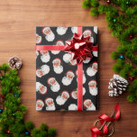 Papel De Presente Black Vintage Victorian Natal Papai Noel<br><div class="desc">Vintage Victorian Christmas wrappaper apresenta um fundo negro escuro com um tradicional sorriso de Natal bonito vestindo um chapéu vermelho para o padrão da cabeça do Papai Noel. Uma elegante e vitoriosa estética de Natal vitoriana para seu embrulho de Natal, presentes de Natal e embrulho de presente de aniversário. Este...</div>