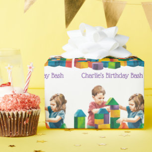 Papel De Presente Blocos de Edifício na Bacia de Aniversário