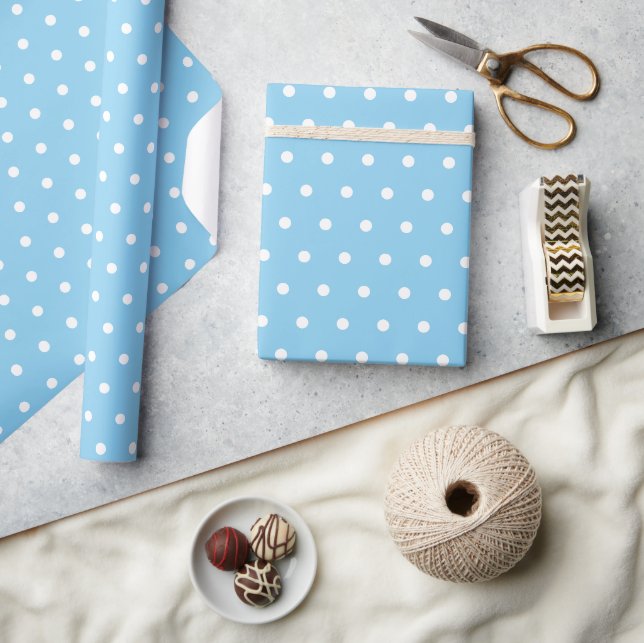 Papel De Presente Bolinhas brancas simples em azul-bebê (Artesanato)