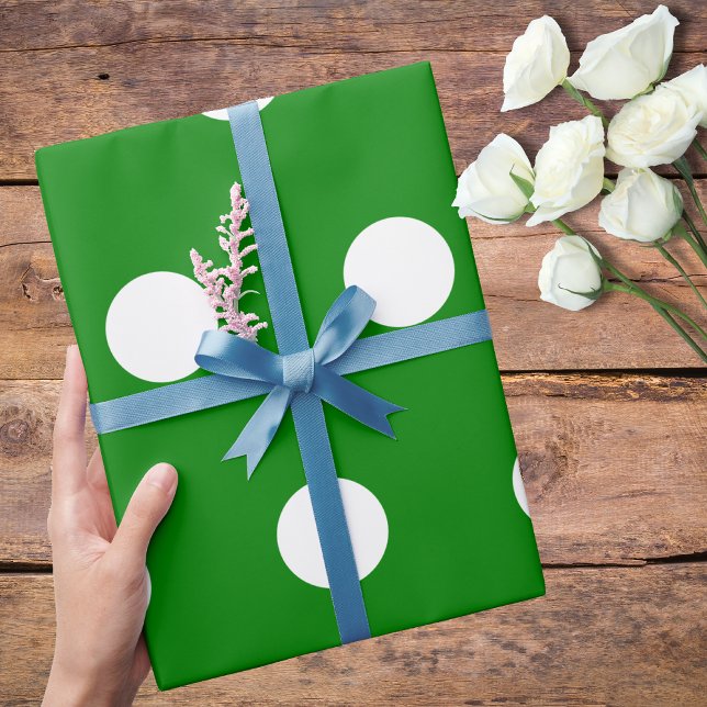 Papel De Presente Bolinhas médias brancas verdes (Criador carregado)