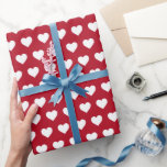 Papel De Presente Bonito Coração Branco Padrão Vermelho Clássico<br><div class="desc">O papel de embrulho festivo, moderno e simples apresenta um bonito padrão de corações brancos sobre um fundo vermelho clássico. Enrole seus presentes com amor, perfeito para Dia de os namorados, Natal, casamento, aniversários ou chá de fraldas! Desenvolvido exclusivamente para você pelo Happy Dolphin Studio. Se precisar de ajuda ou...</div>