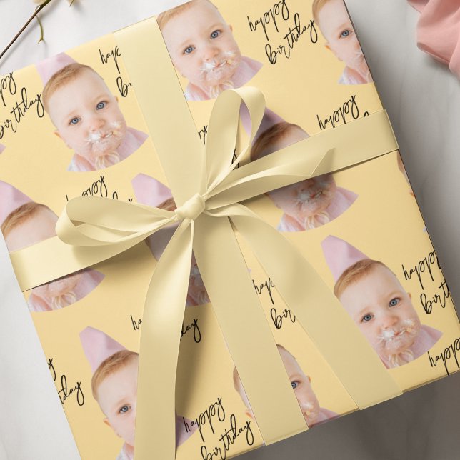 Papel De Presente Bonito Rosto de Bebê Aniversário | Foto personaliz (Criador carregado)
