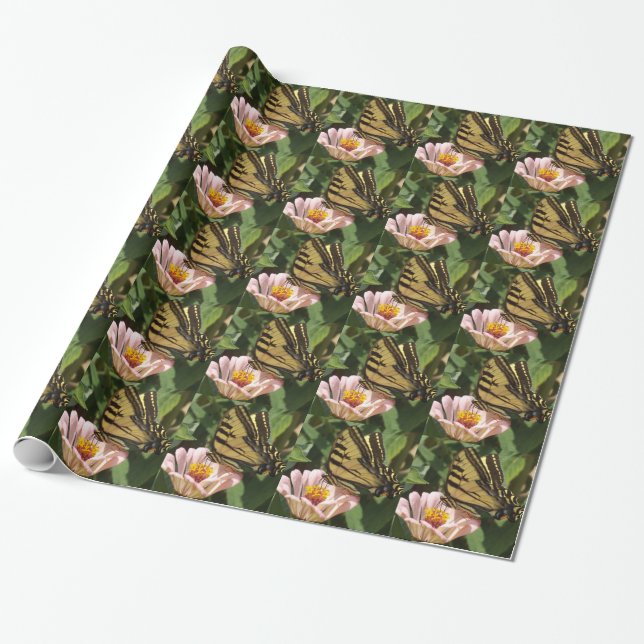 Papel De Presente Borboleta e Flor (Desenrolado)