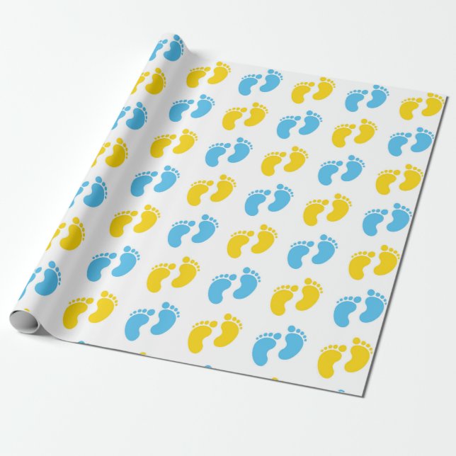 PAPEL DE PRESENTE BRANCO COM PÉS DE BEBÊ AZUL E AMARELO (Desenrolado)