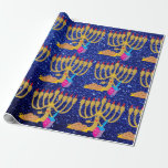 Papel De Presente Brilho azul bonito Hanukkah do falso de Menorah &<br><div class="desc">Papel de envolvimento bonito & festivo para Hanukkah,  caracterizando o design azul bonito de Hanukkah do brilho do falso de Menorah & de Dreidels</div>