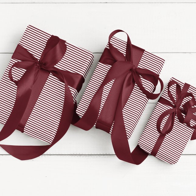 Papel De Presente Burgundy fina elegante (Elegant Thin Striped Wrapping Paper with Burgundy and White Lines. Chic Fall Color. Moody Gift Wrap.)