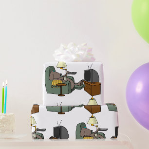 Papel De Presente Cachorro relaxado assistindo TV