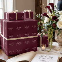 Casais de noivos com inicial burgundy elegante