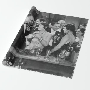 Papel De Presente Casal bebendo no bar lotado